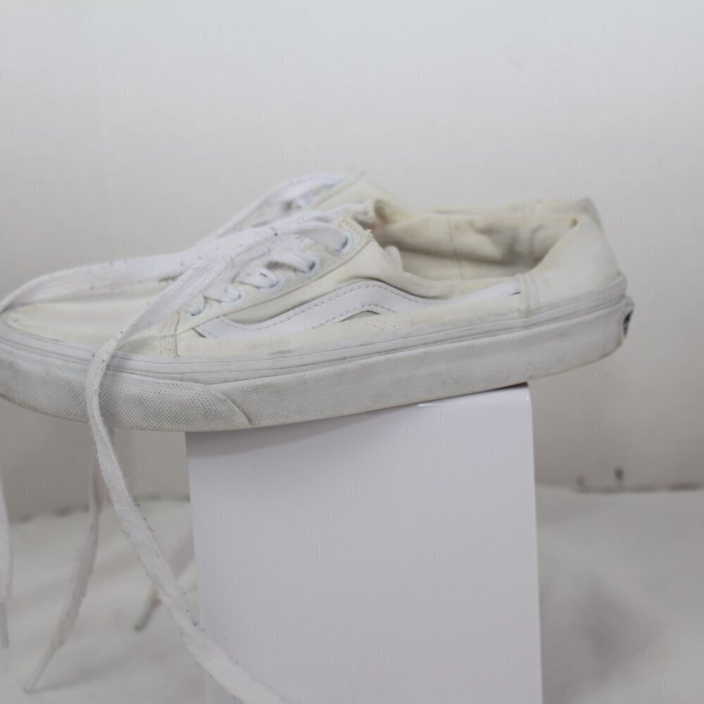 VANS - Picture 3 of 9